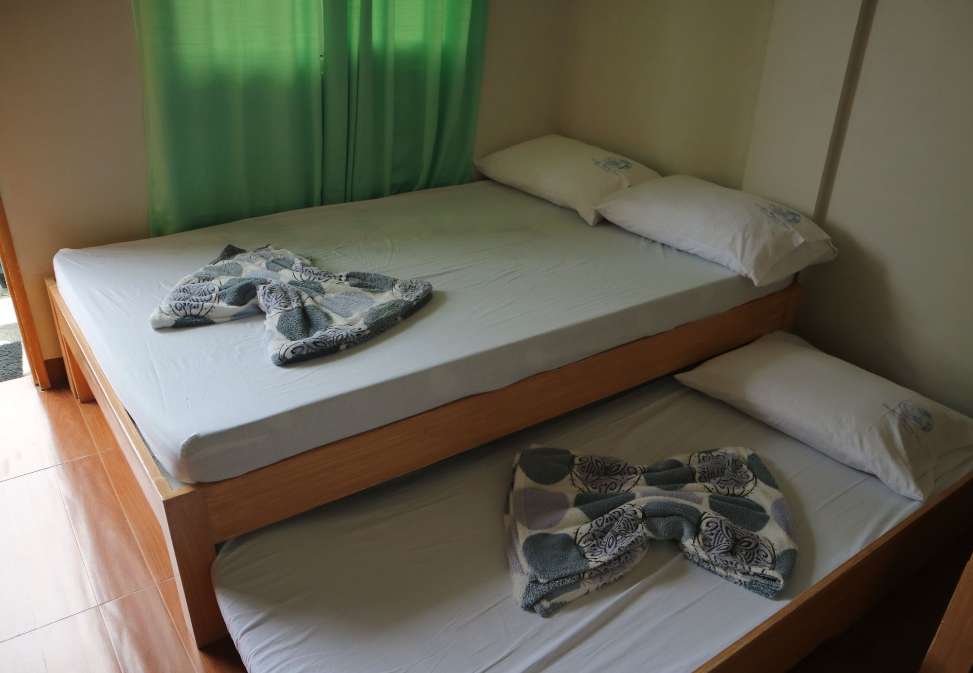 Pacific Waves Inn Baler Kültér fotó